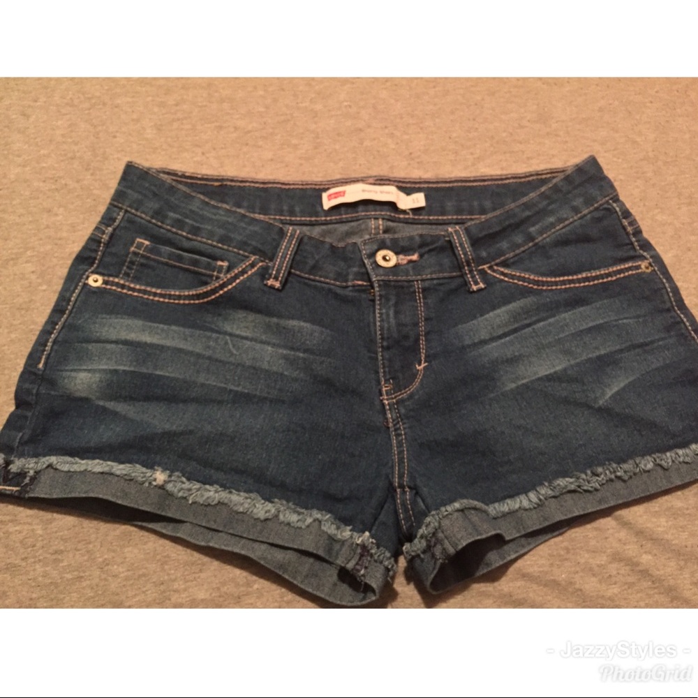 Sale🛍Levi’s Denim Shorts